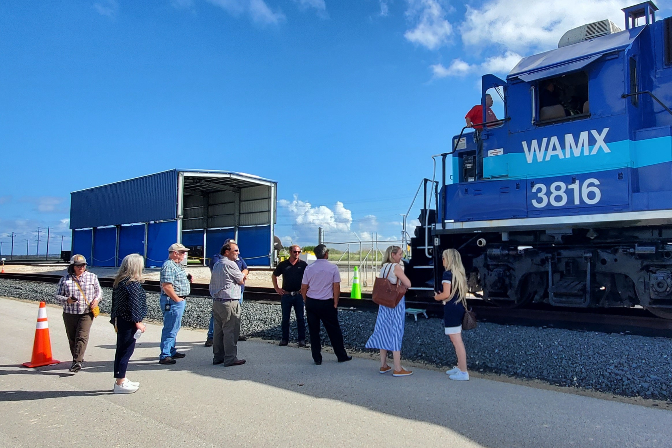 Texas officials tour Watco railroad